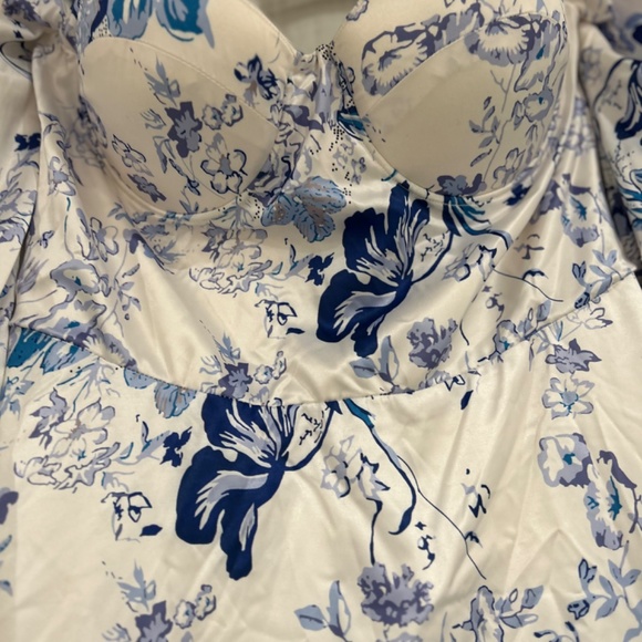 Alamour satin midi floral dress - Picture 3 of 7